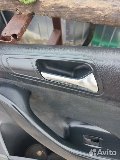 Обшивка двери пассат б6 пепедняя левая и правая