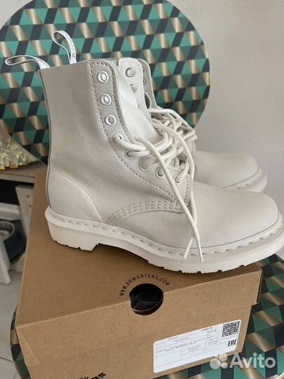 Dr. Martens 1460 Pascal Mono White (EUR 38)