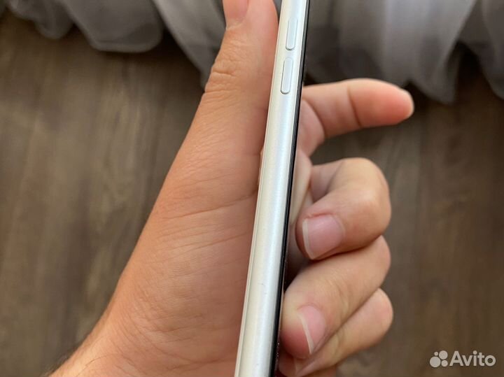 iPhone SE (2020), 64 ГБ