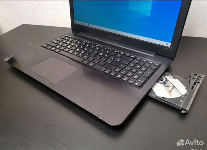 Ноутбук Asus X556U