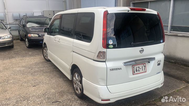 Подкрылок Nissan Serena CC25 Правый Передний 2006