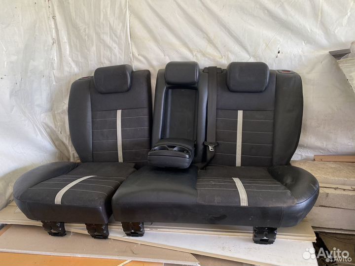 Задний ряд сидений Ford Kuga 1