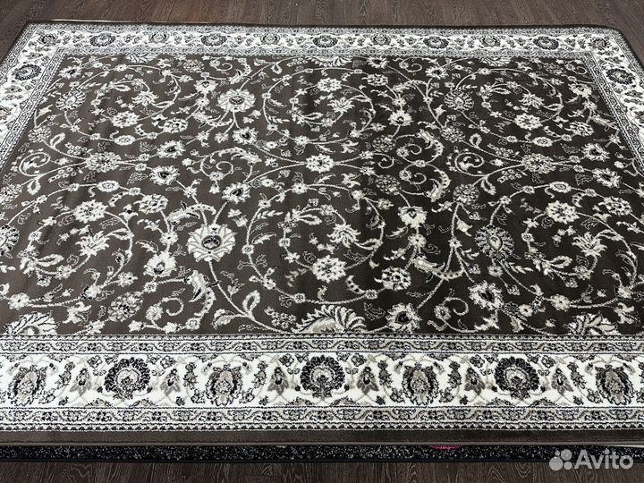 Ковер 2х3 новый, классический