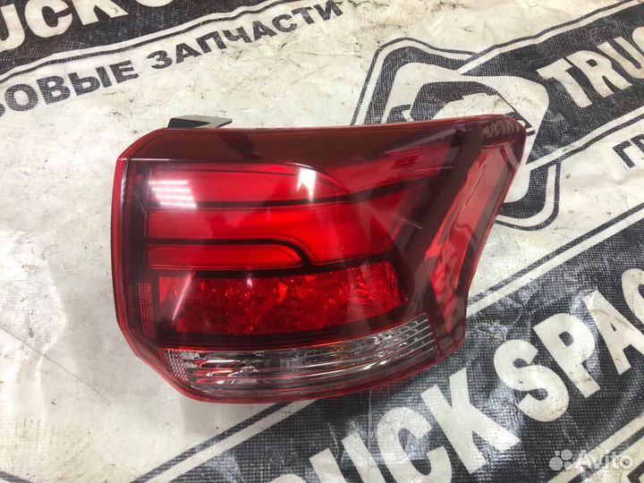 8330A998 Фонарь задний правый Mitsubishi Outlander