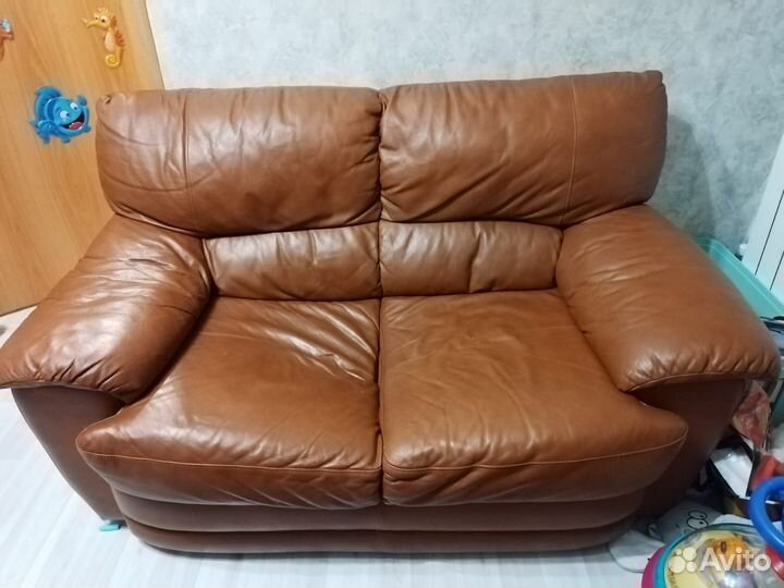 Кожаный диван