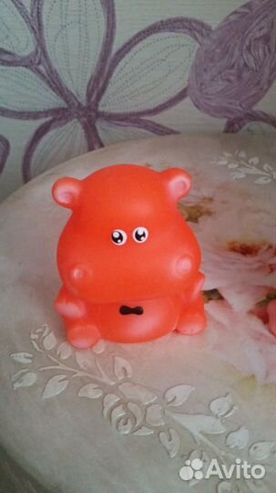 Яркие резиновые игрушки