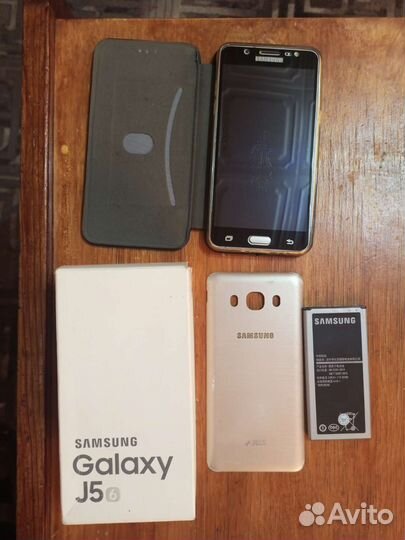 Телефон Samsung J5