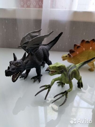 Фигурки динозавров