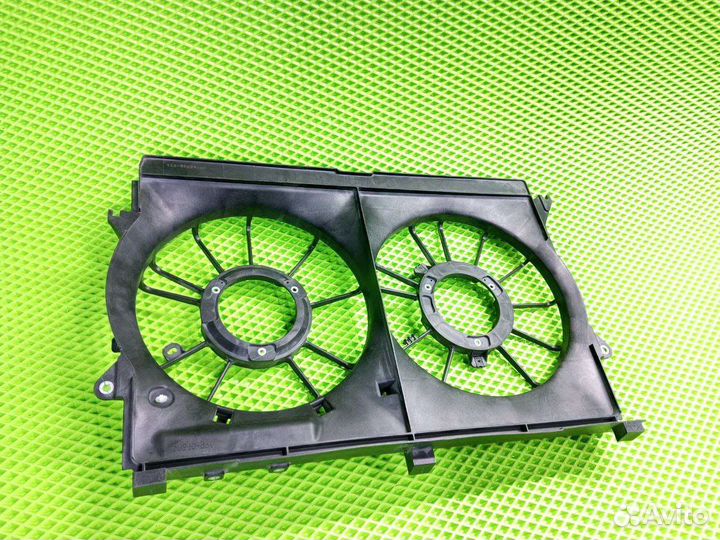 Диффузор вентилятора Toyota Avensis 2