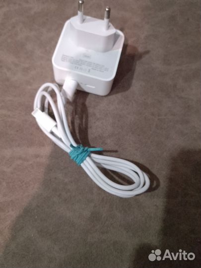 Блок питания на 35 w, и 2 провода для Айфона