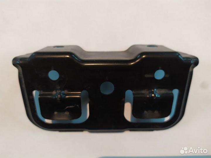 Кронштейн фонаря Honda Civic 8 4D