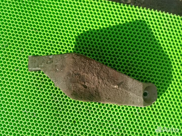 Кронштейн двигателя левый Opel Vectra B