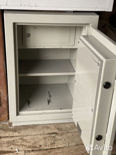 Сейф несгораемый