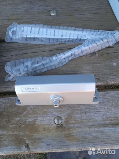 Доводчик дверной dorma