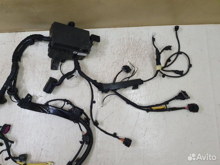 Проводка моторного отсека Geely Coolray