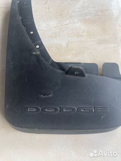 Брызговик задний левый Dodge Journey