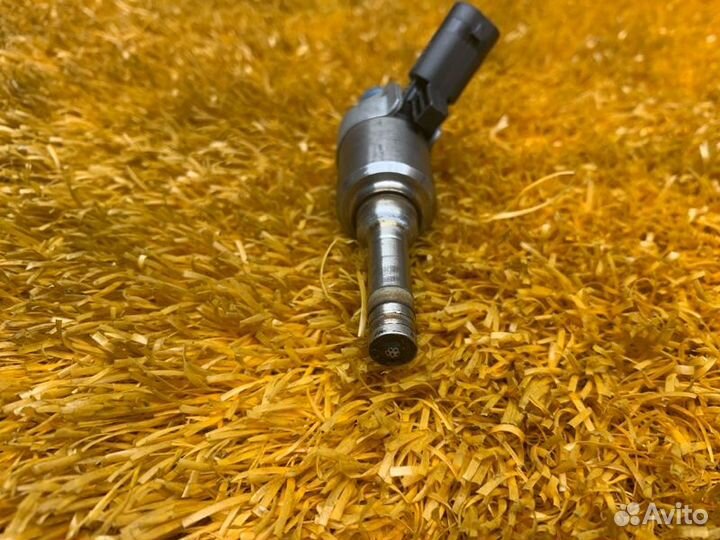 Форсунка топливная Audi A4 8K CDN 2009