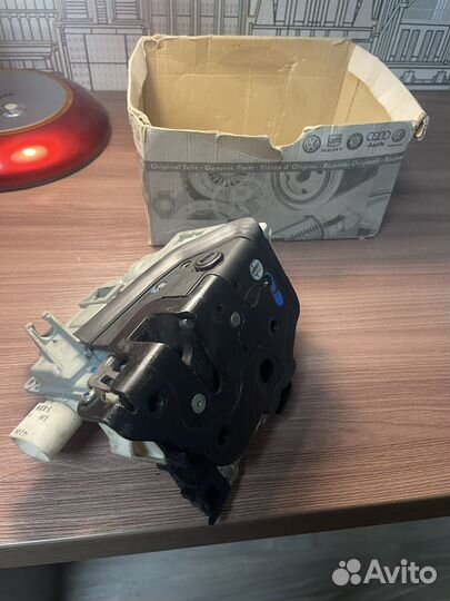 Замок задней двери Audi A4 B8