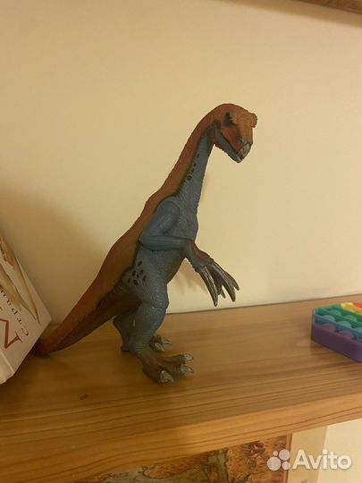 Теризинозавр большой