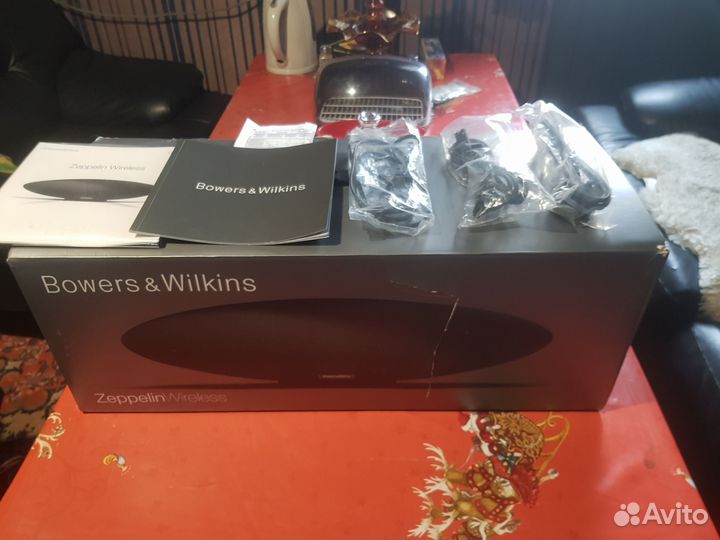 Колонки от Bowers & Wilkins Zeppelin