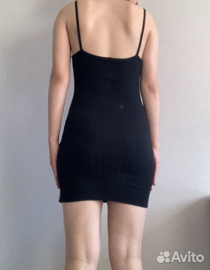 Черное облегающее платье