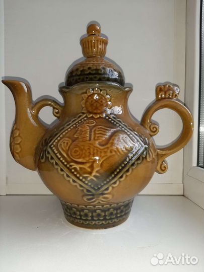 Глиняный кувшин и другая посуда