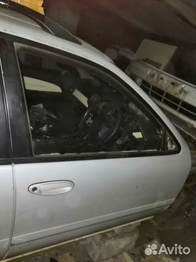 Дверь от ниссан цифиро