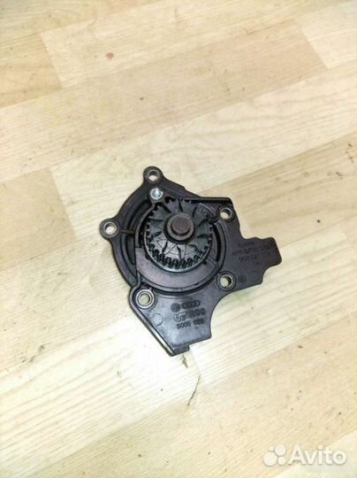 Помпа Audi Q5 8R CDN 2010