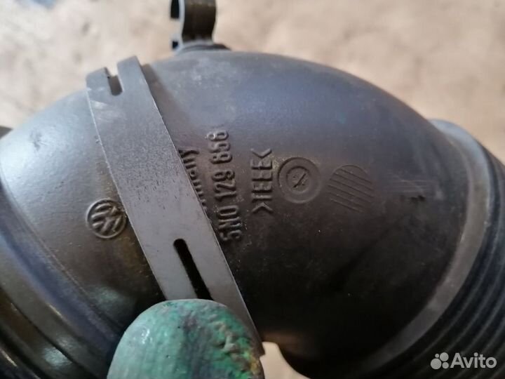 Патрубок воздушный Тигуан 2.0 тди 5N0129858