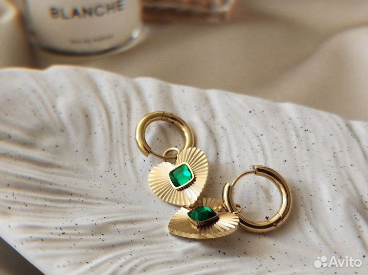 Золотые серьги сердечки