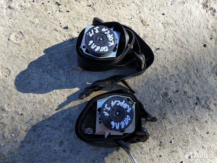 Ремень безопасности задний боковой Opel Corsa D