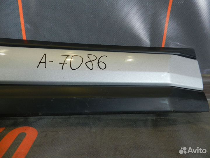 Накладка двери задней - Mitsubishi Outlander 3