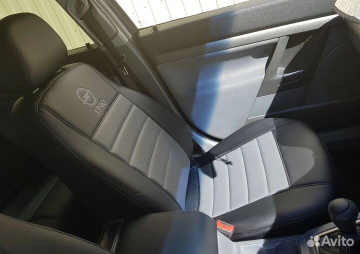 Авточехлы из экокожи Тойота Хай Люкс