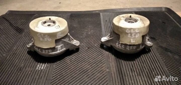 Подушка крепления двигателя правая Mercedes-Benz