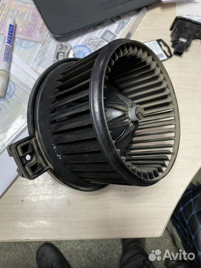 Моторчик печки Киа Рио 3 Солярис 1