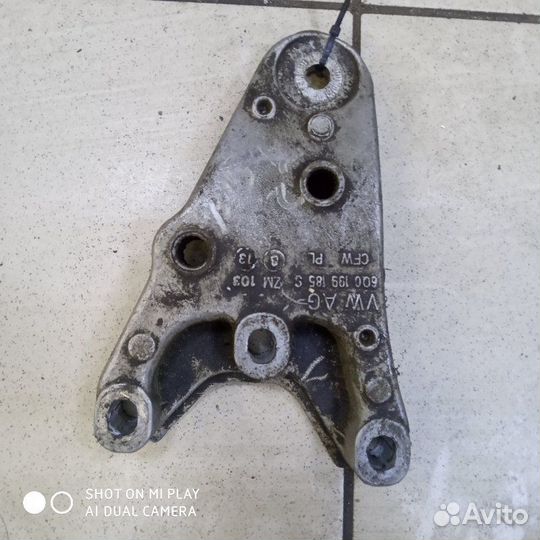 Кронштейн двигателя правый Skoda Fabia 2