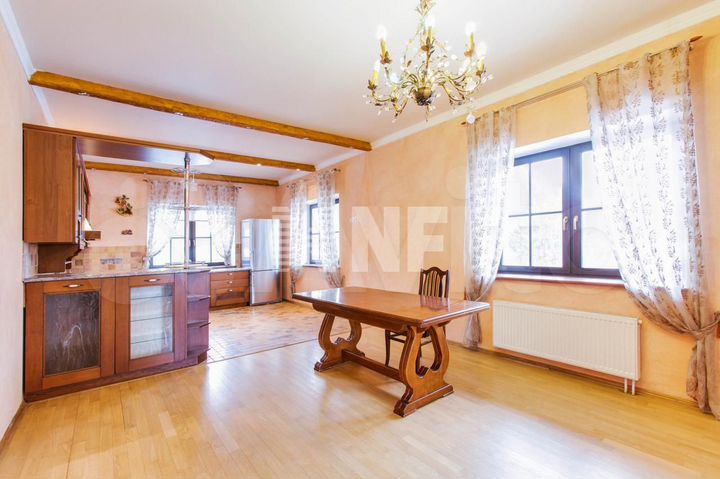 Дом 300 м² на участке 27 сот.