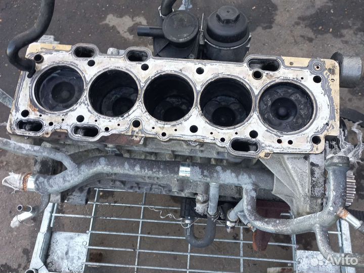 Блок двигателя Volvo XC90 d5244t 2,4d