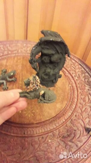 Фигурки из лавы вулкана Этна,дракон,магнит,лев