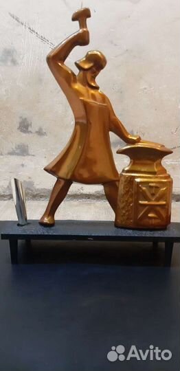 Сувенирная статуэтка СССР