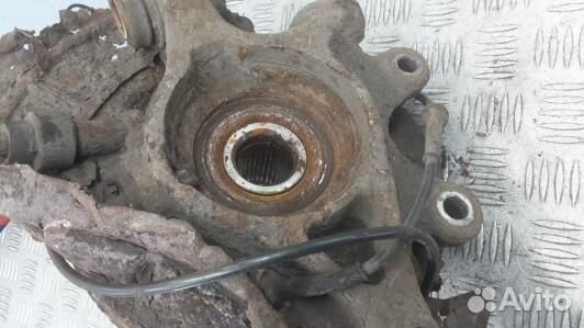 Ступица задняя левая land rover discovery 3 (OUK17