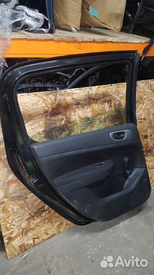 Дверь задняя левая Peugeot 307