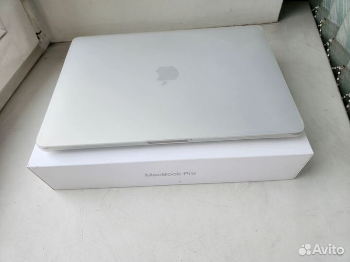 Apple MacBook Pro 13 i7 1tb 16gb