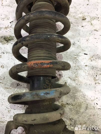 Стойка передняя правая в сборе