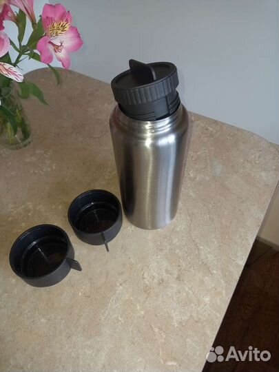 Термос 1л новый качественный 2кружки, очень легкий