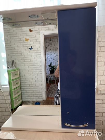 Шкаф навесной в ванную с зеркалом