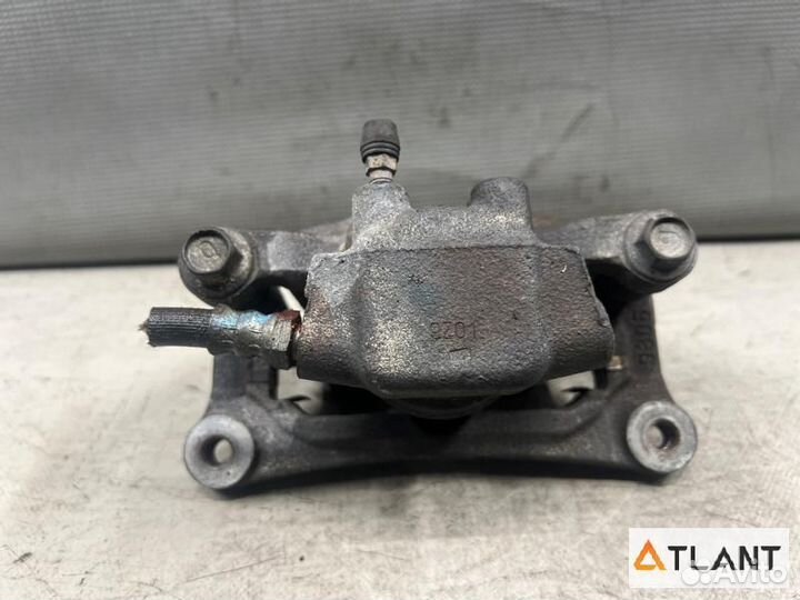 Суппорт задний правый mitsubishi delica D:5