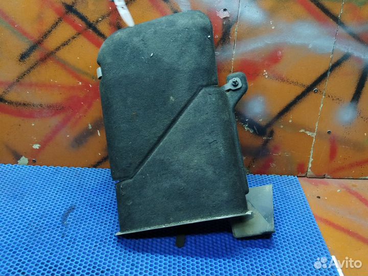 Обшивка багажника комплект Mitsubishi carisma седа