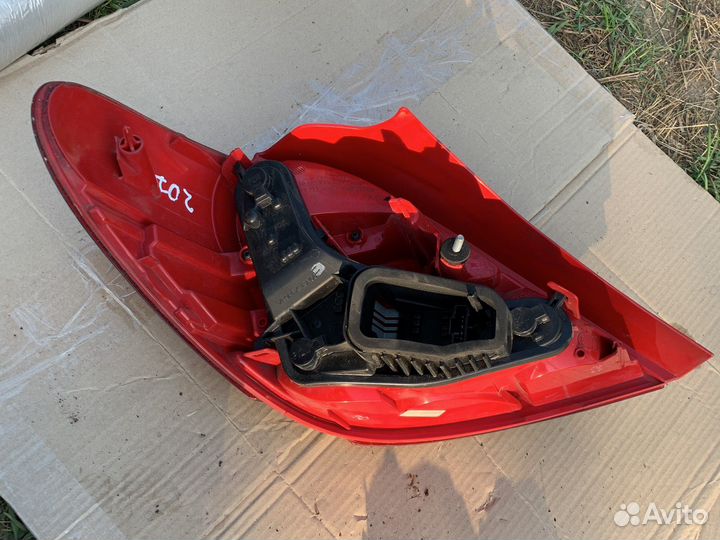 Фонарь задний правый peugeot 207 рест
