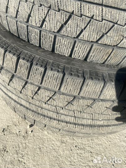 Bridgestone Blizzak VRX 235/55 R17